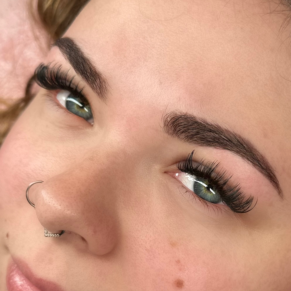 Hybrid Eyelash Extensions