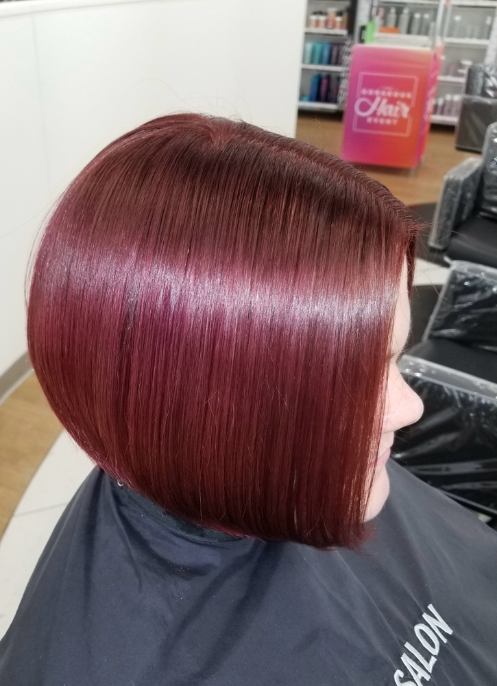 Women’s Haircut & Style