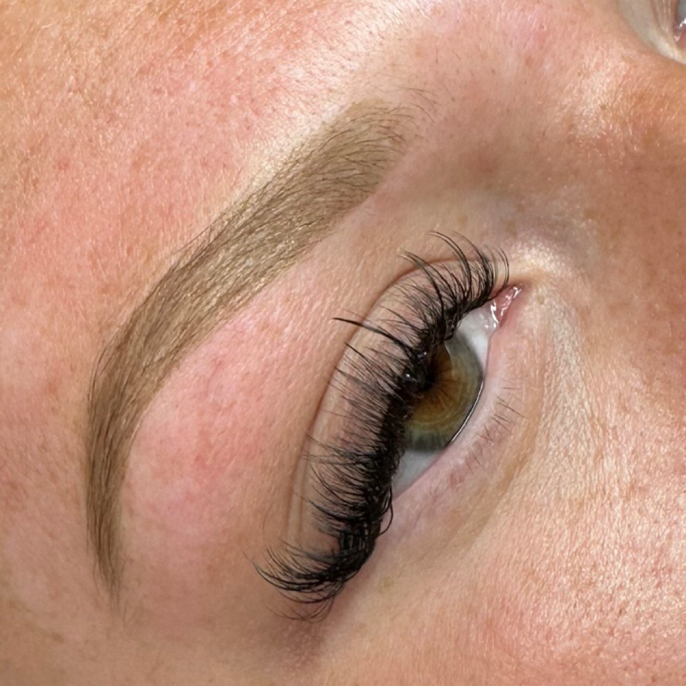 Brow Tinting & Shaping