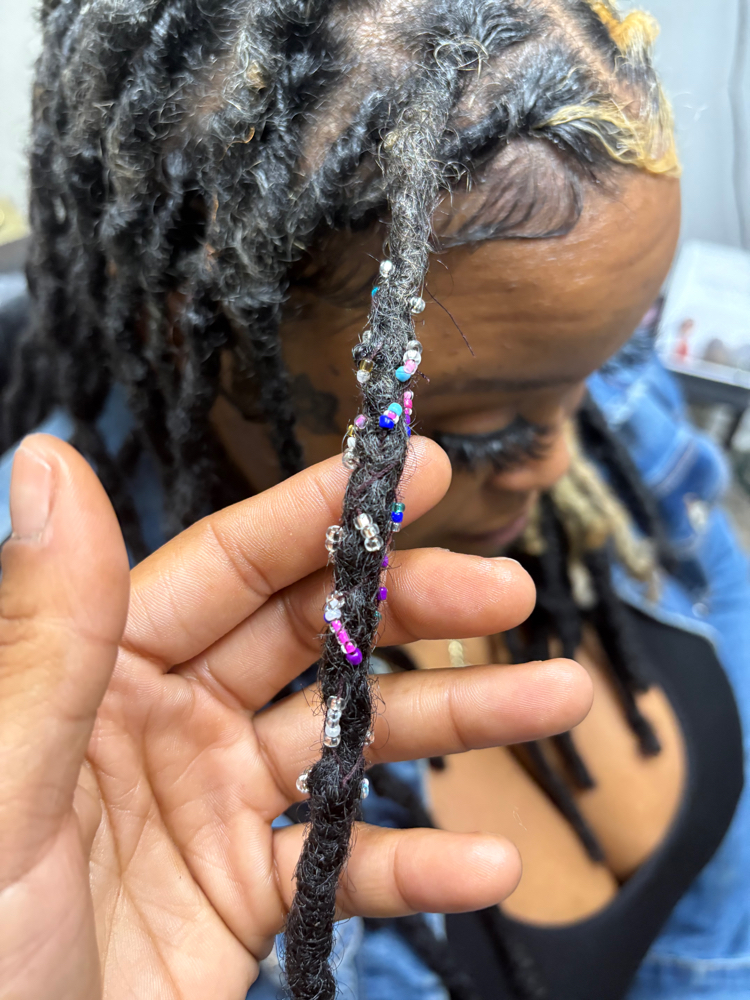 Loc Sprinkles at 𝐀𝐧𝐨𝐢𝐧𝐭𝐞𝐝 𝐋𝐨𝐜𝐬™ 𝐓𝐫𝐢𝐜𝐡𝐨𝐥𝐨𝐠𝐲 𝐒𝐭𝐮𝐝𝐢𝐨𝐬 in Chicago, IL