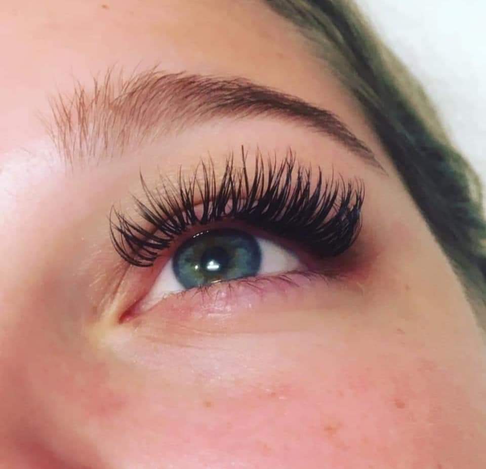 Full Set Of Eyelash Extensions