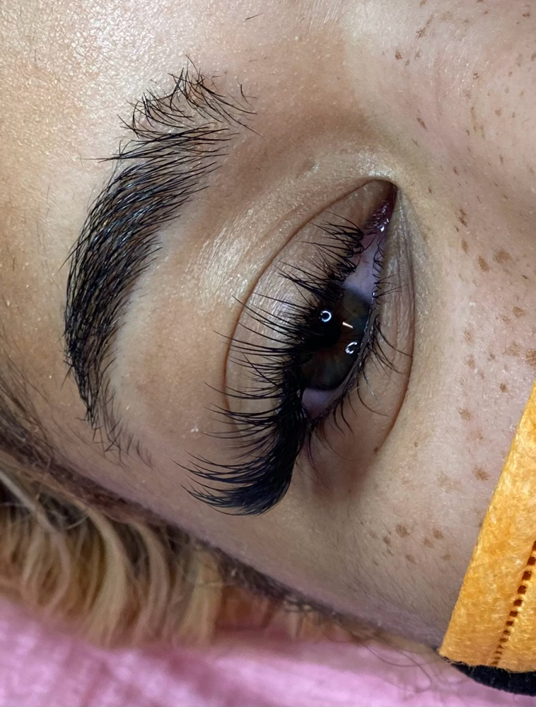 Hybrid lash extensions at MartiniAesthetics in Hyattsville, MD