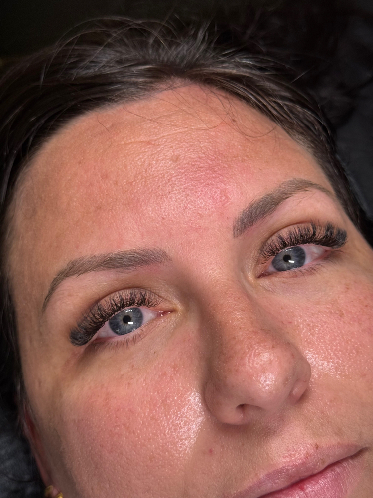 Hybrid Full Set at Luxury Lash Care in Wintersville, OH
