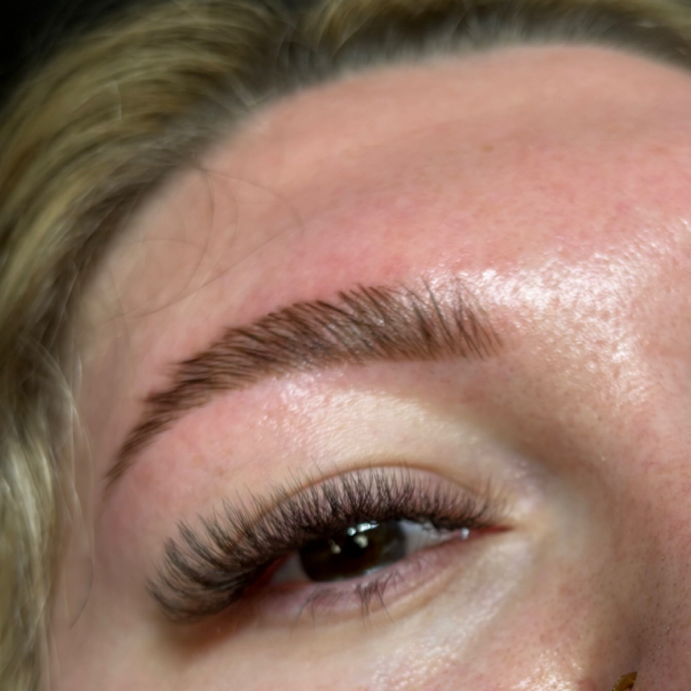 BROWN CLOVER LIGHT HYBRID SET at EyeConic Lash in Dayton, OH