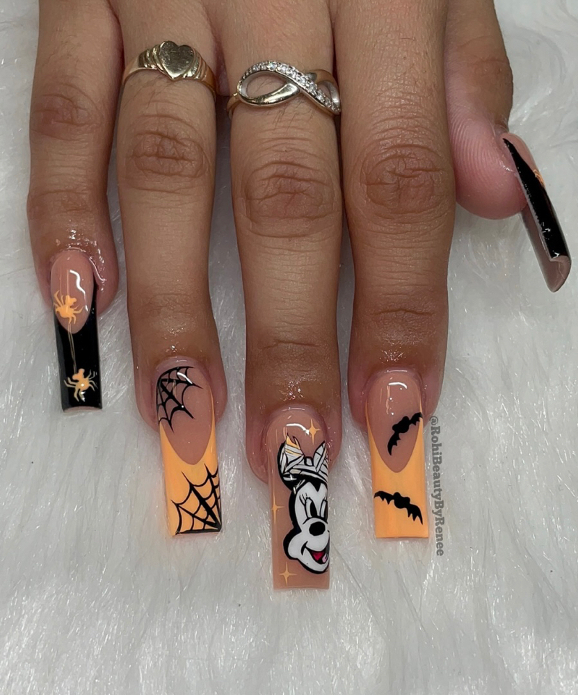 Handrawn Detailed Nail Art