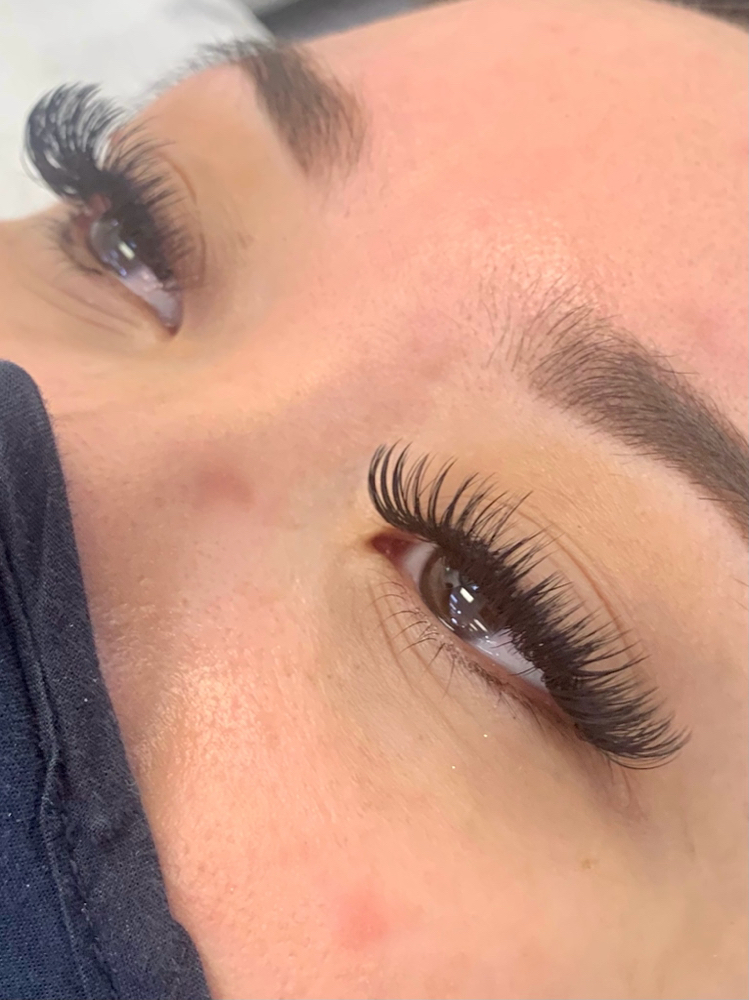 Light Volume Set Eyelash Extensions