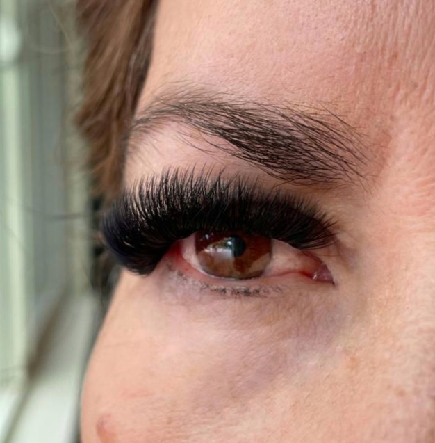 Mega Volume Lashes