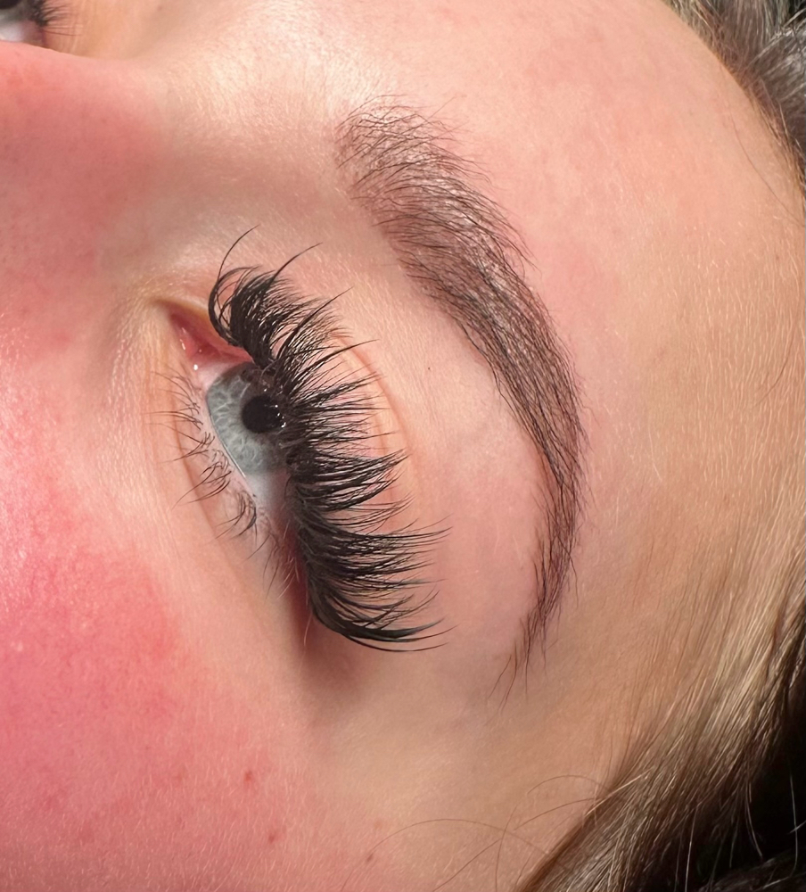 Brow Lamination & Tint