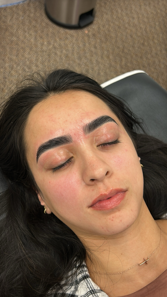 Brow lamination + Shaping