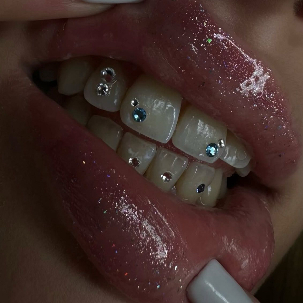 Swarovski Tooth Gem at LUXE LAB BY SYDNI in Hobart, IN