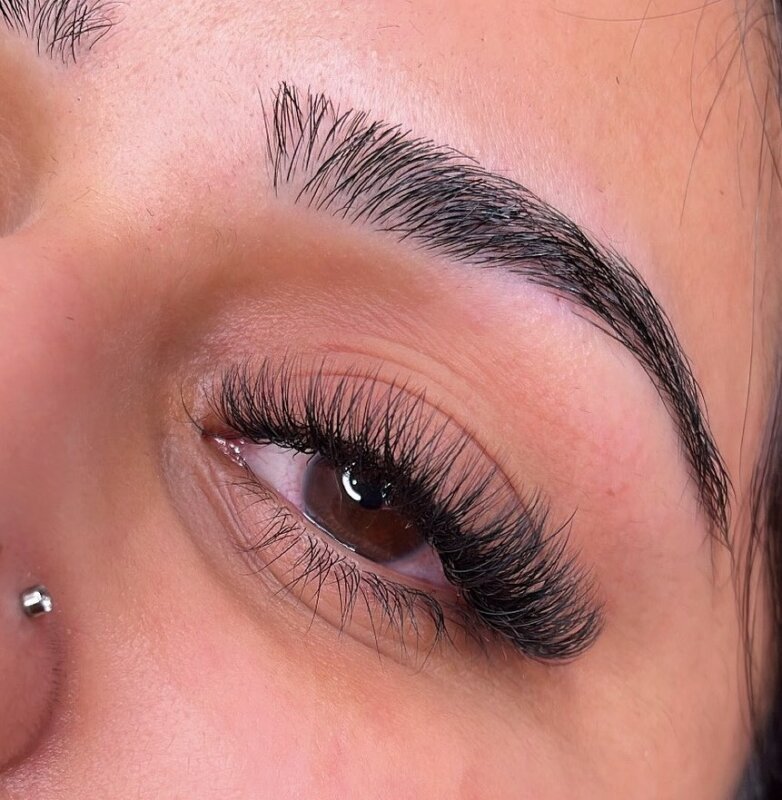 HYBRID Eyelash Extensions