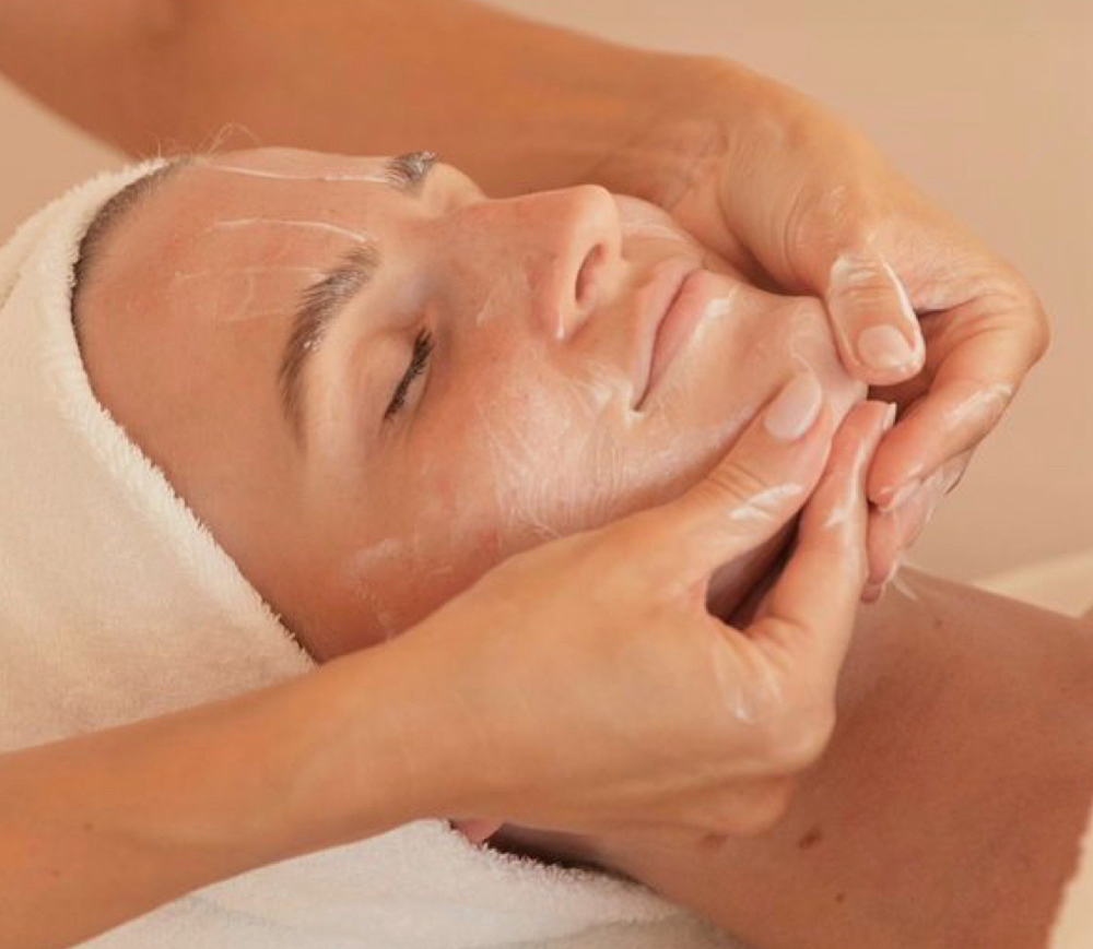 Ultra Glowing Skin Facial