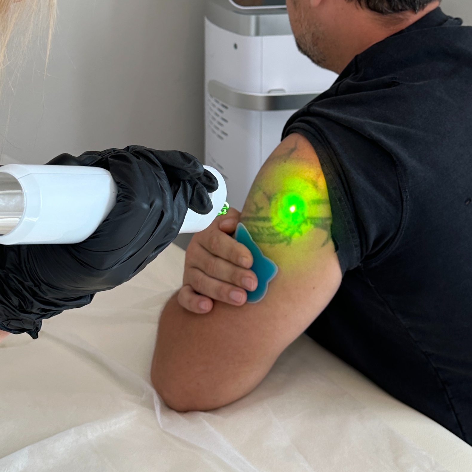 Body tattoo large (3-4 inches)