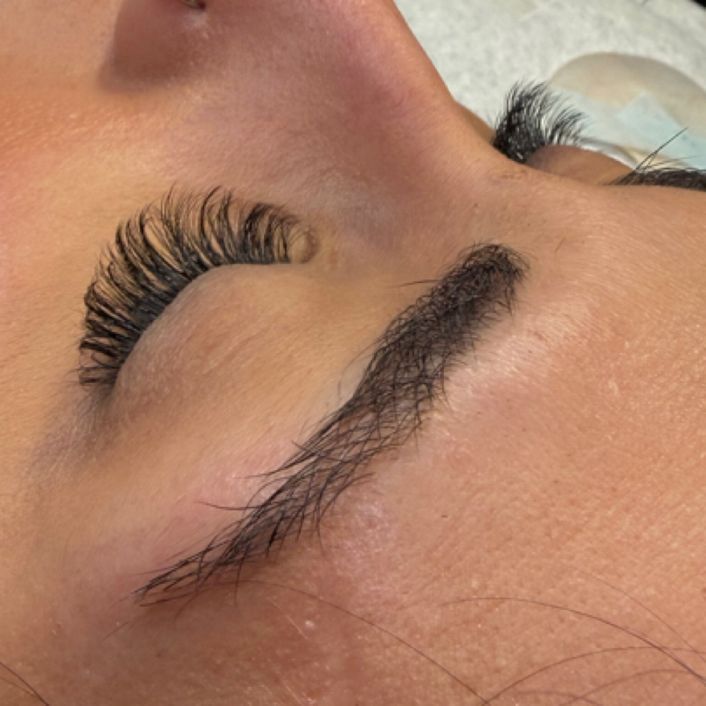LASH FULL SET MODEL HYBRID at Michaela Payne Esthetics & Med Spa in Sevierville, TN