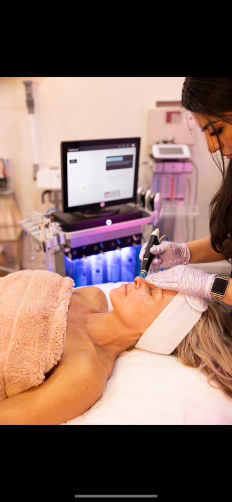 Signature Hydrafacial