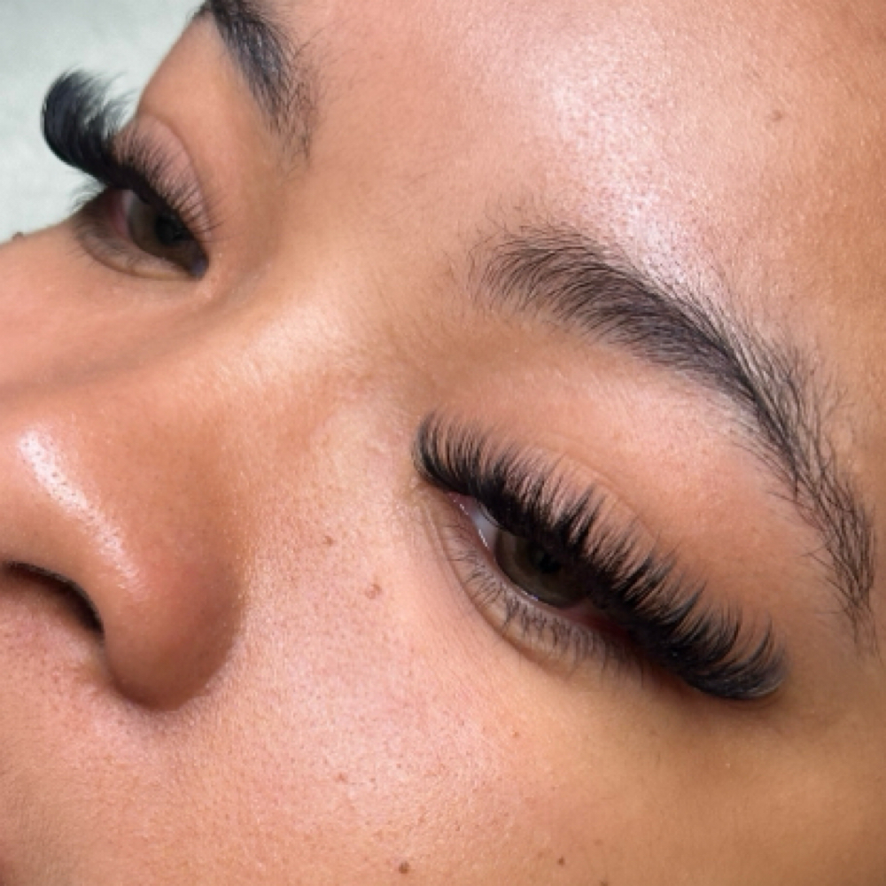 𝐇𝐲𝐛𝐫𝐢𝐝 𝐋𝐚𝐬𝐡 at LASHESXMK in Rockford, IL