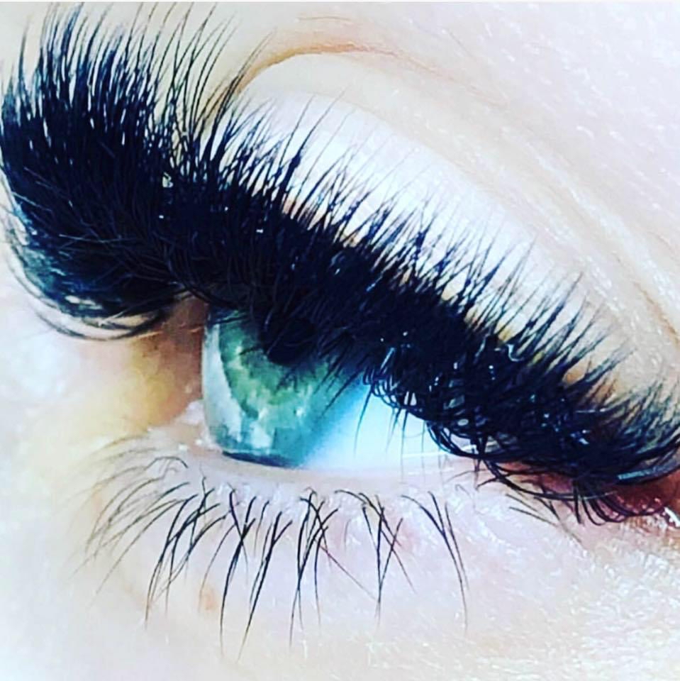 Mega Volume Lashes