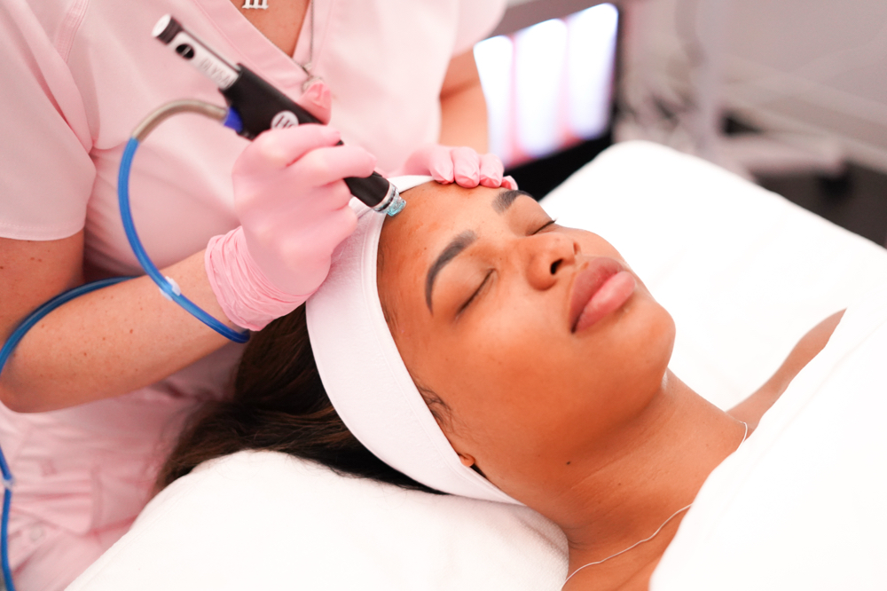 Aura Hydrafacial