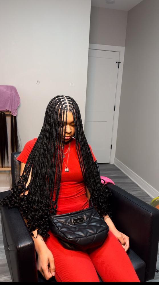 Small Regular Knotless Braids