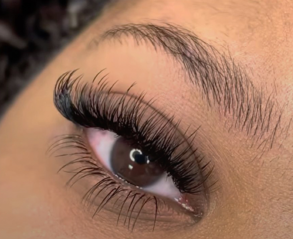 HYBRID EYELASH EXTENSIONS