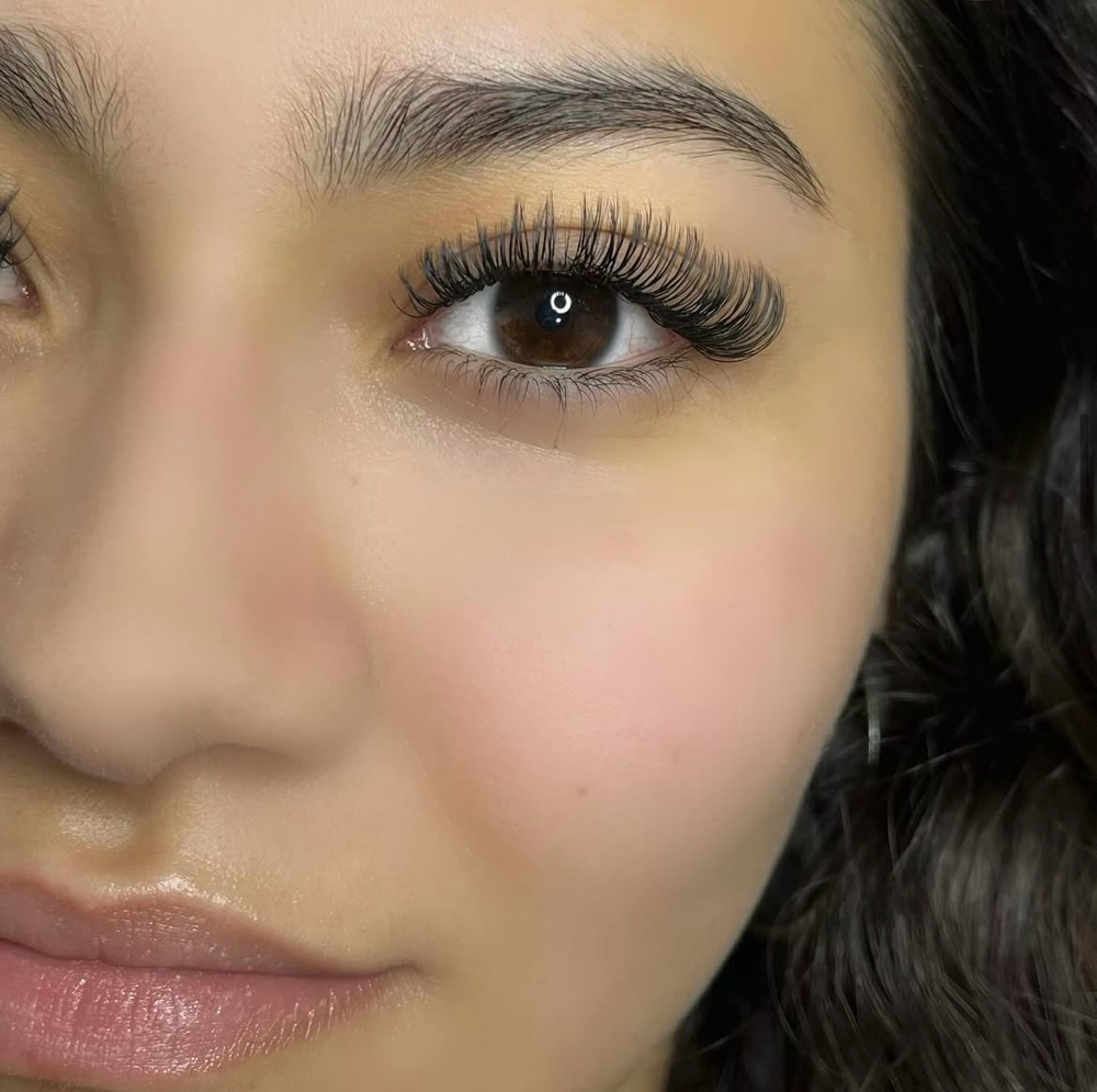 Wet Set Lashes at Glamour Girls in River Grove, IL