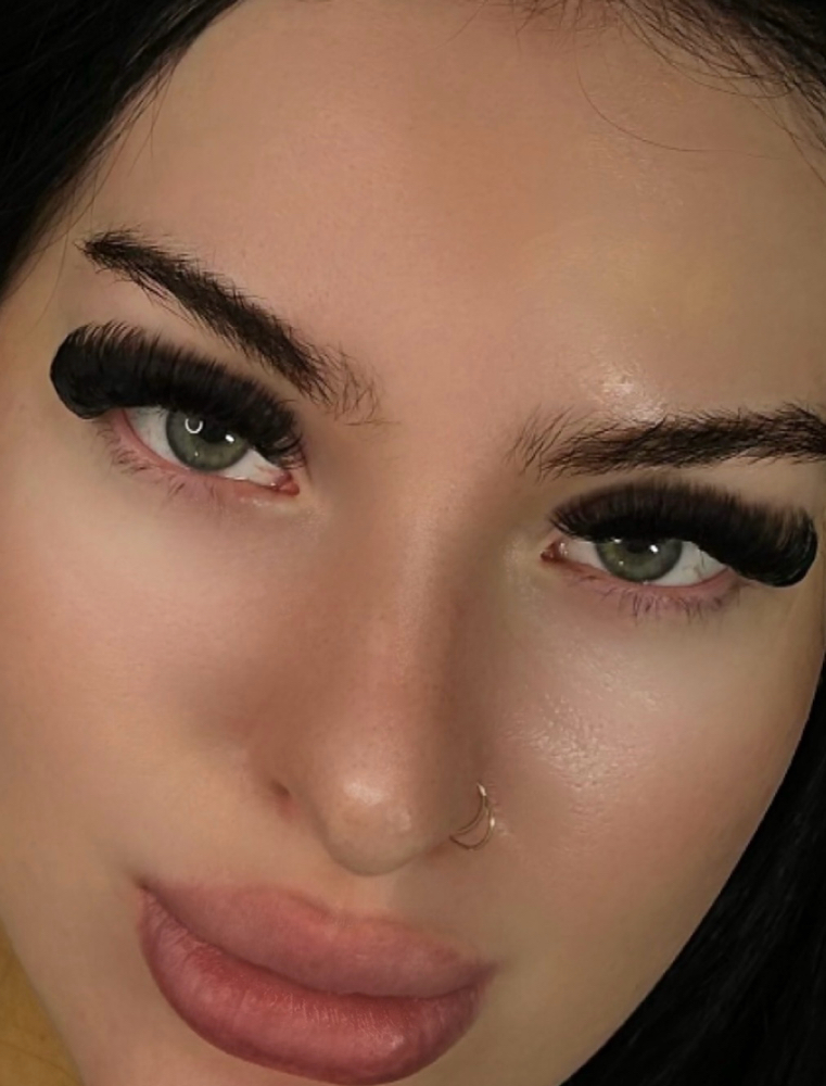 Full Set Of Eyelash Extensions