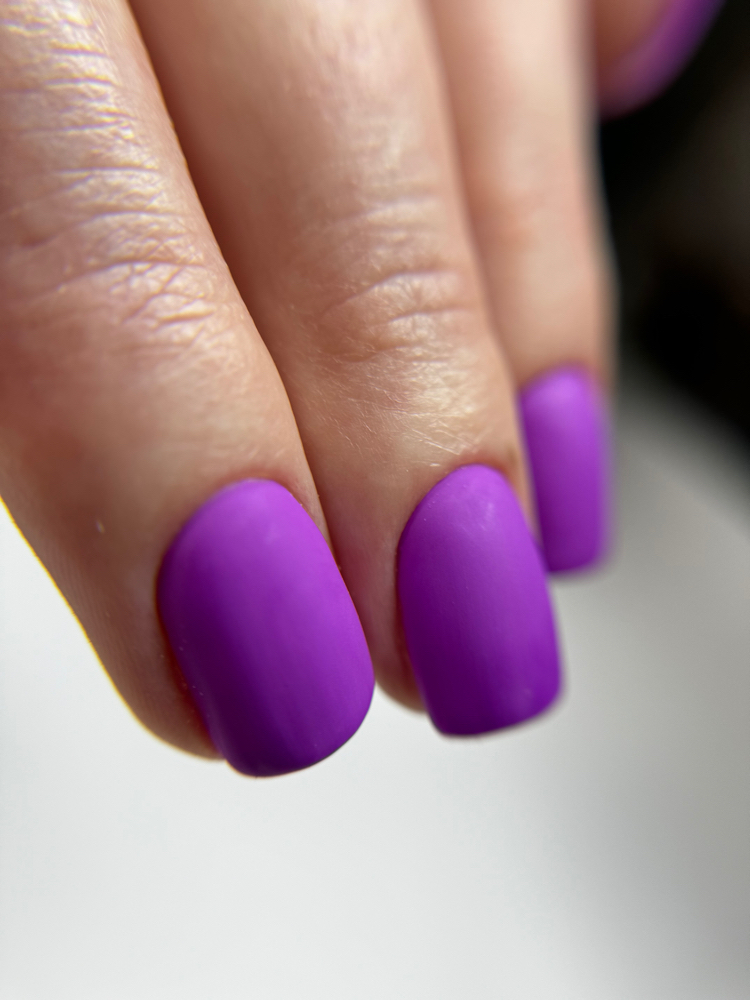 E-file manicure with gel