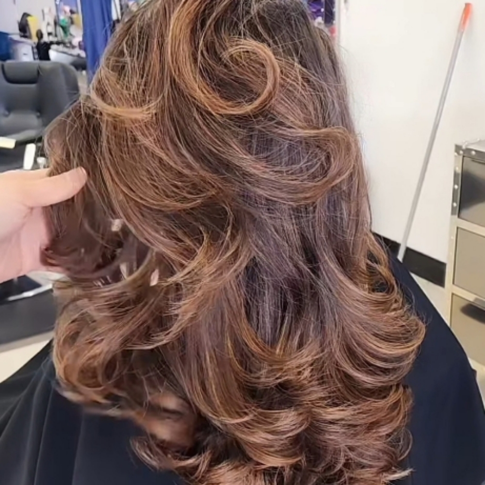 Shampoo & Blowout at Miah Worthwhile in San Antonio, TX
