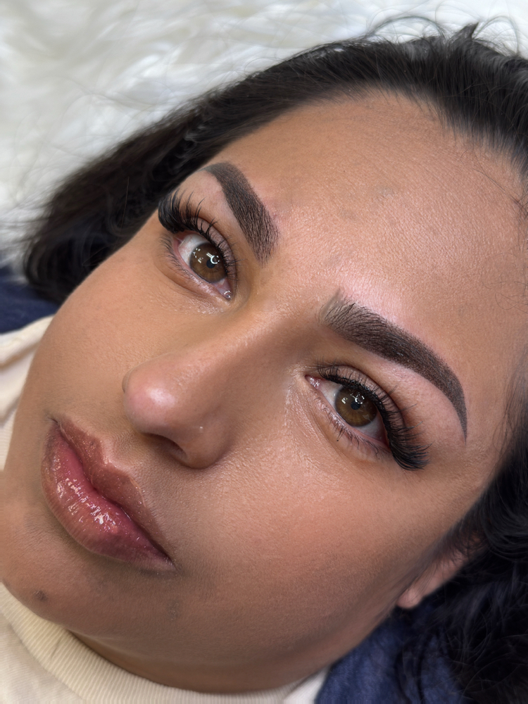 Model Tint Brows-Lash Mink Cluster
