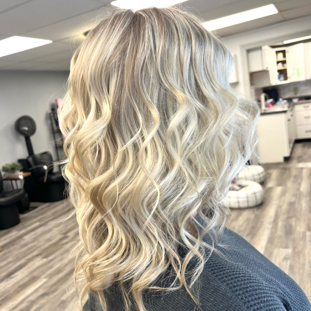 Full Highlight Wash/Style at Haylee Mccafferty in Bellefontaine, OH