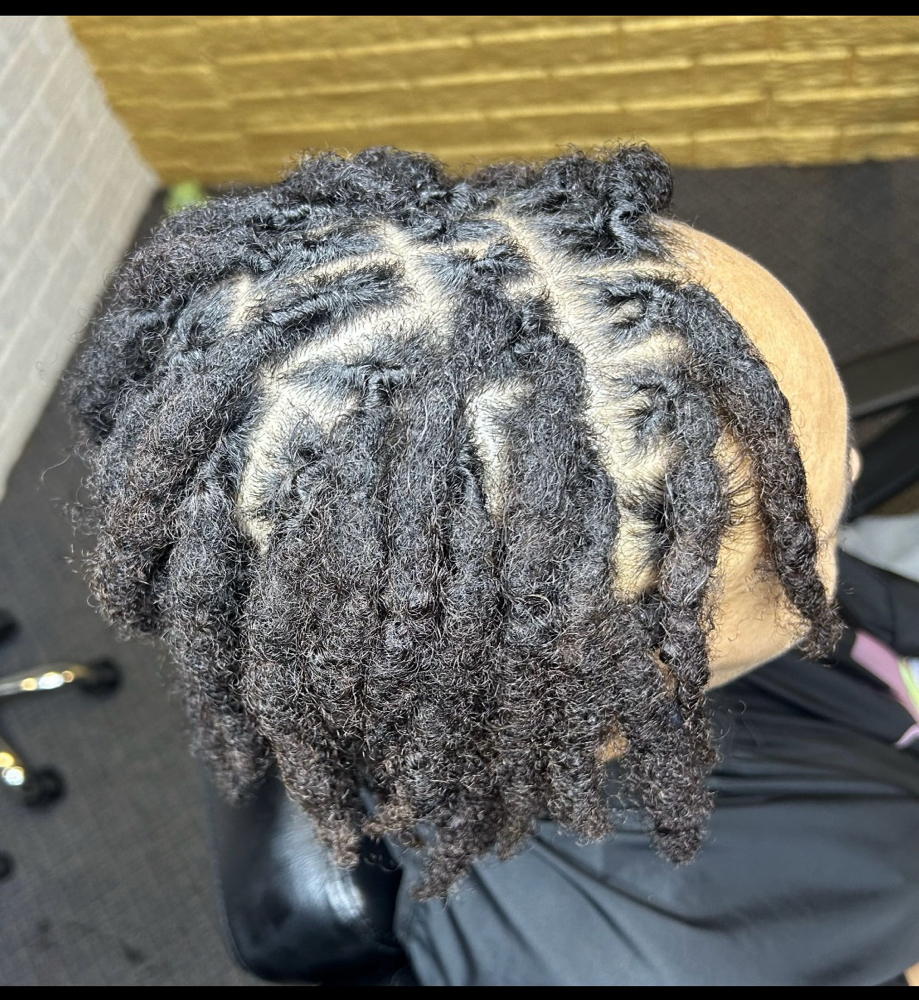 Step:1 Interlocking Locs