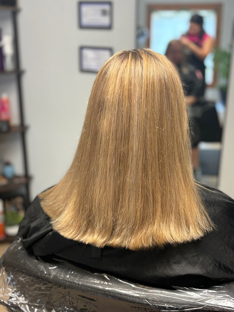 Women’s Haircut & Style