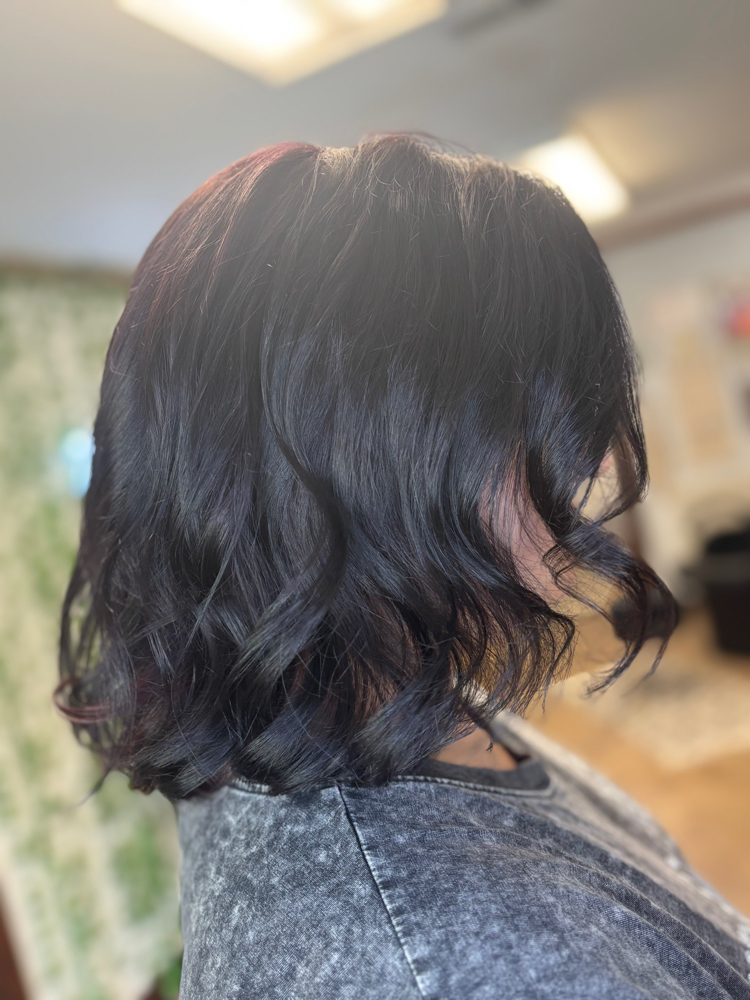 Women’s Haircut & Style