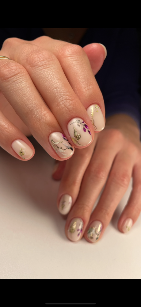 Full nail design on all fingers