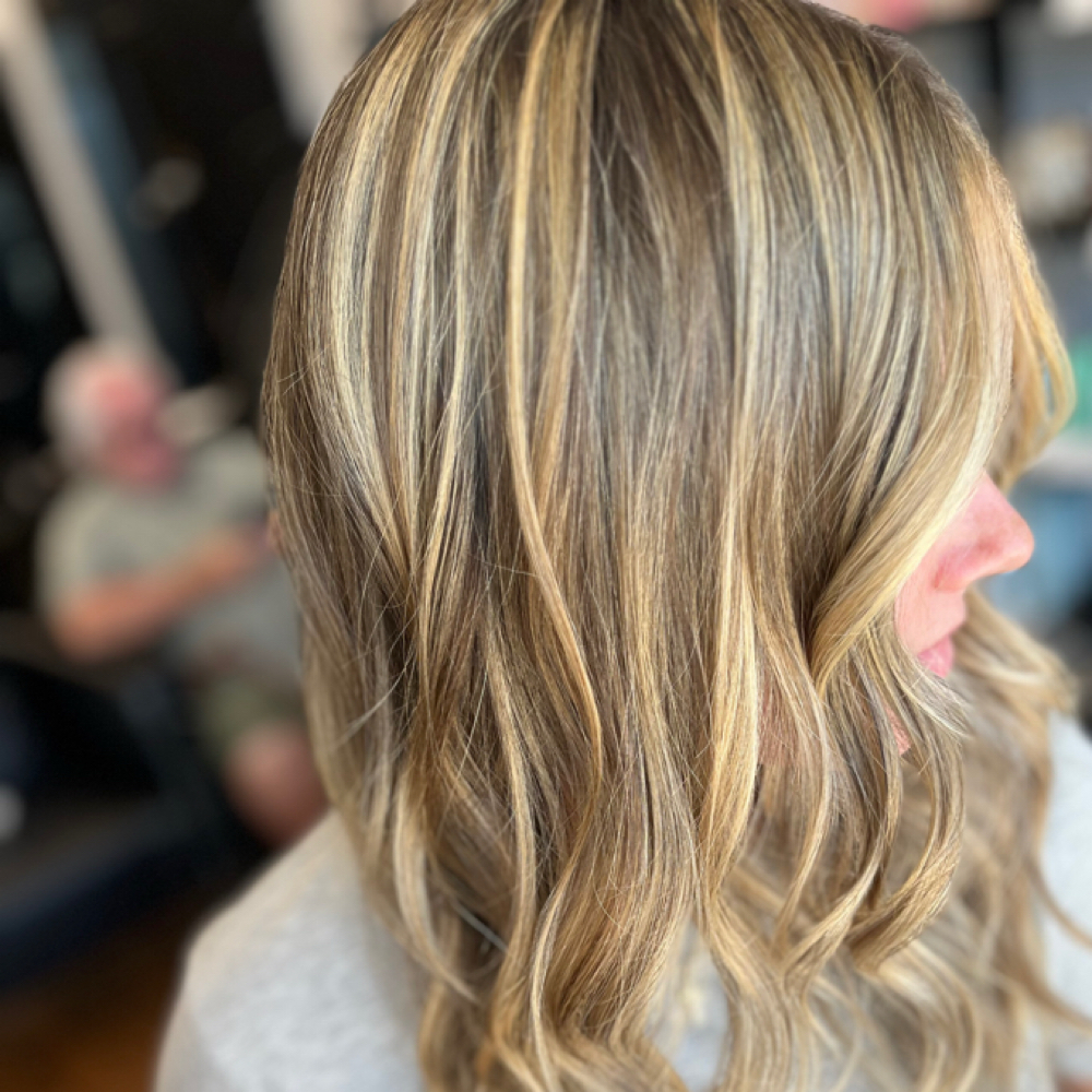 Root Retouch & Foil at Manesbykels in bossier city, LA