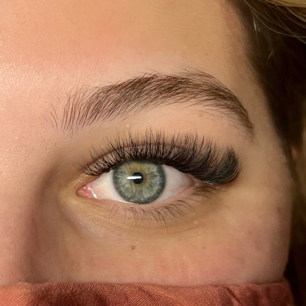 Hybrid Fullset at Arroyo Beauty in Deltona, FL