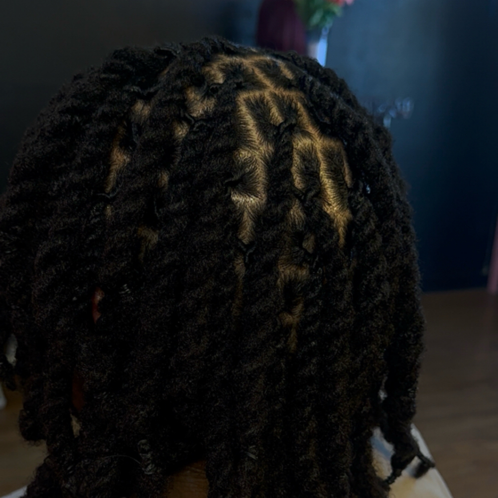 Loc Retwist (maintance) at Pheeling pretty in Gilbert, AZ