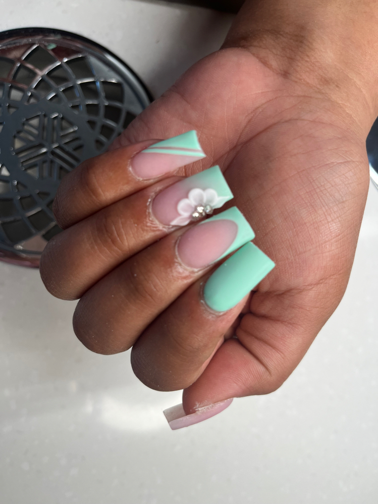 Med Dif Design On Each Nail Set