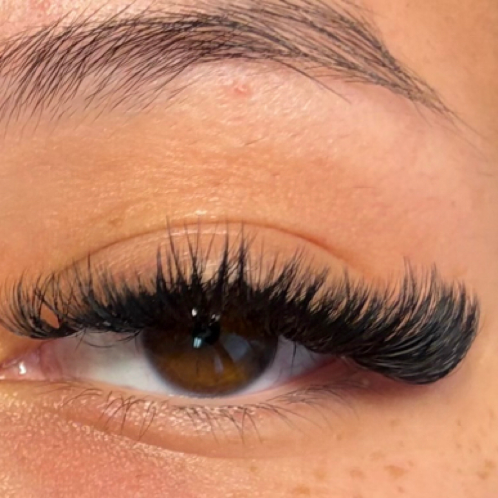 Volume Full Set at Kamsluxelashes in Fruitland, ID