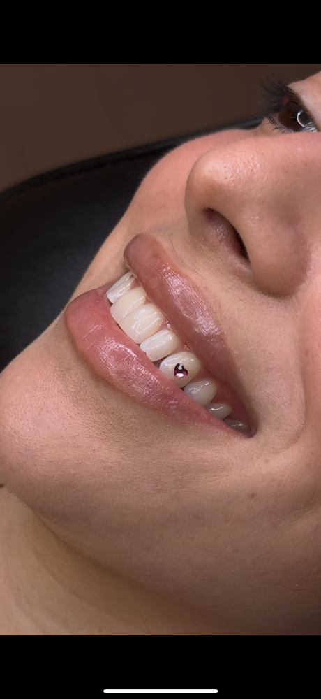 Single Shaped Crystal Tooth Gem
