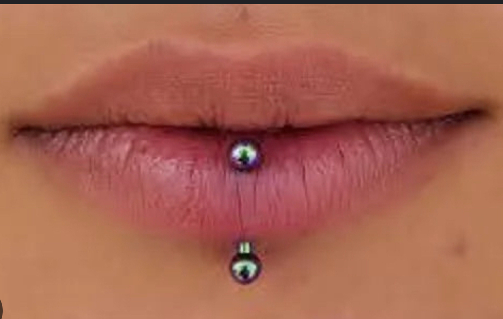 Vertical Labret