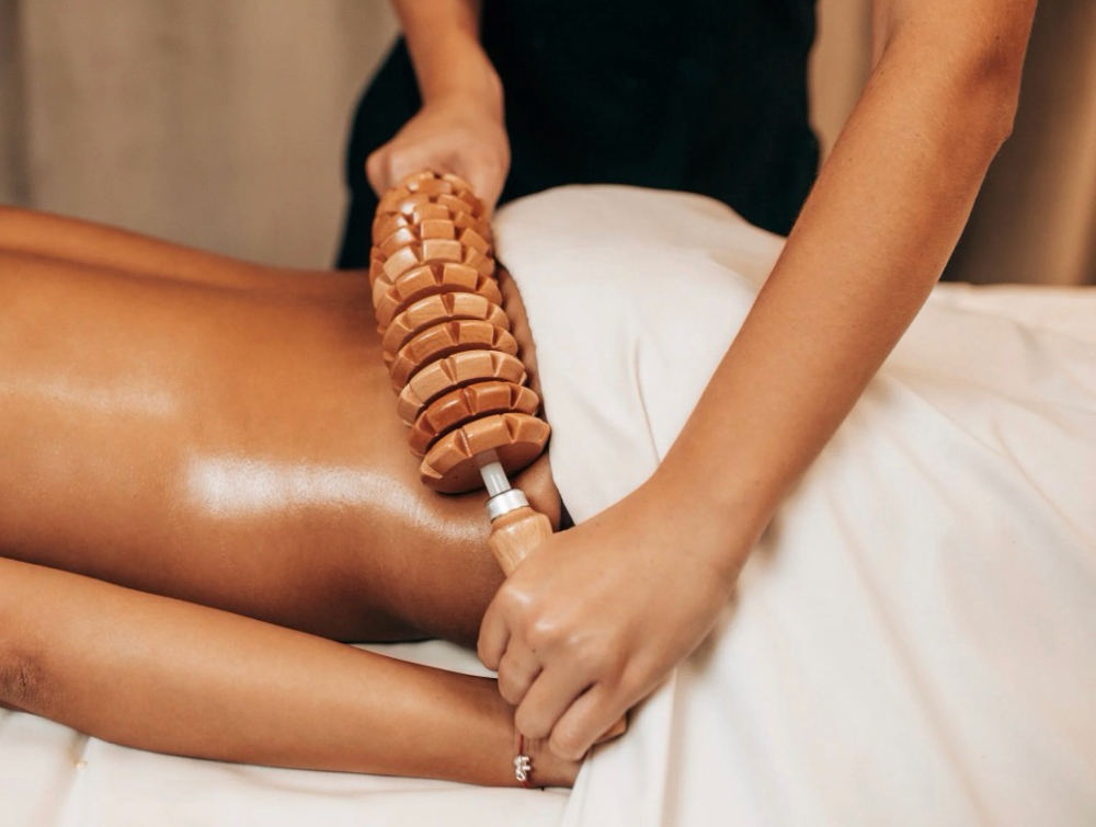 Body contouring with wood therapy