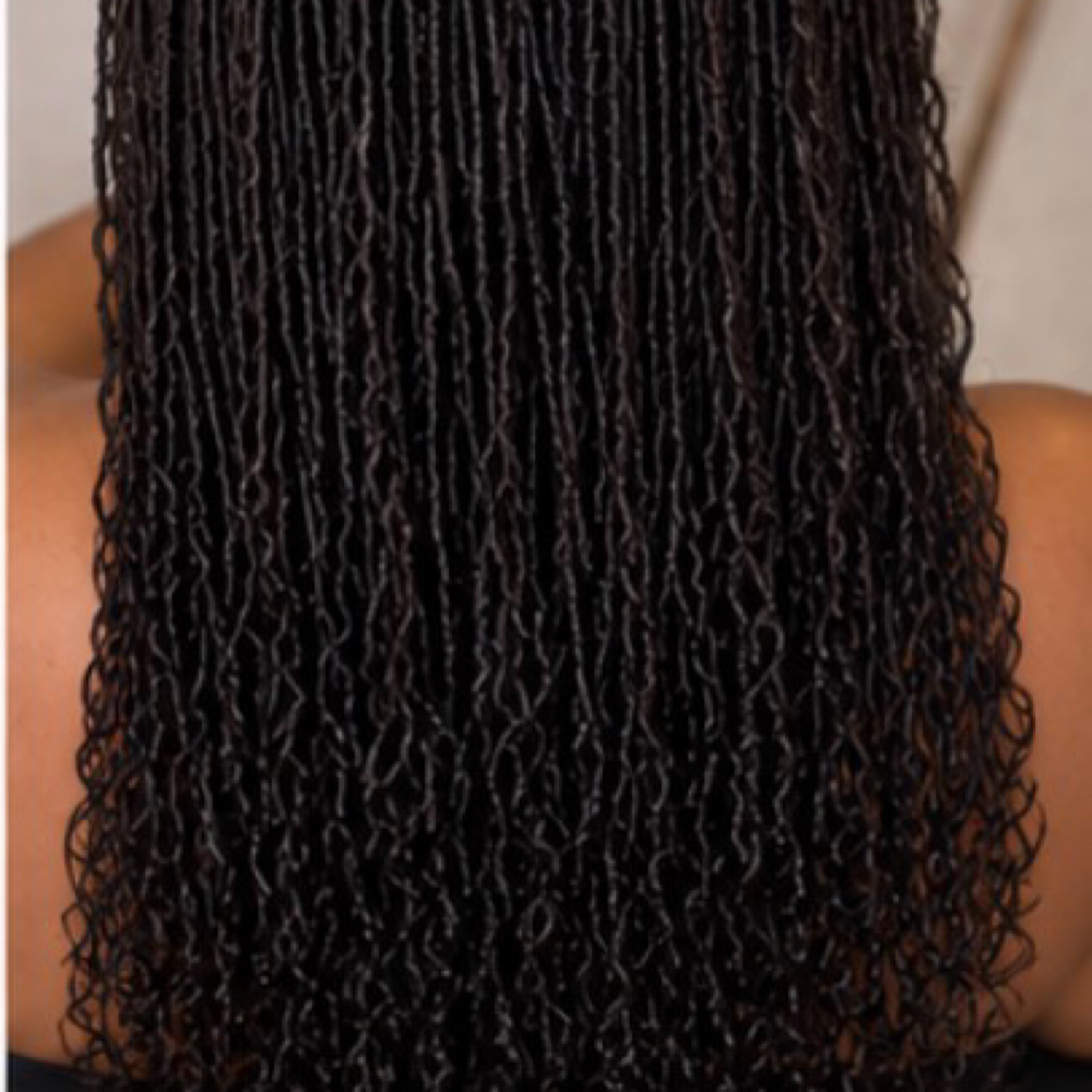 Micro Loc Extention retie 4 to 6 wk at Snatchbae Esthetics in Memphis, TN