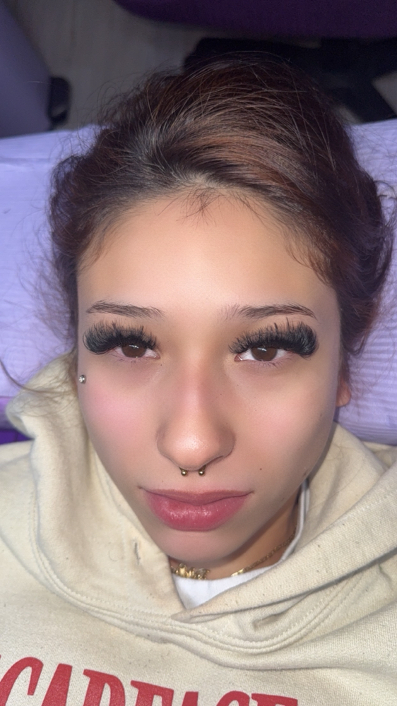 Mega Volume lashes Full Set