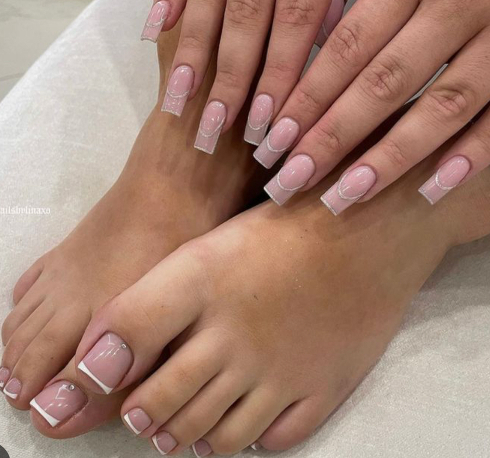 Acrylic Refill Gel Polish (2-3 Wks) & Gel Pedi