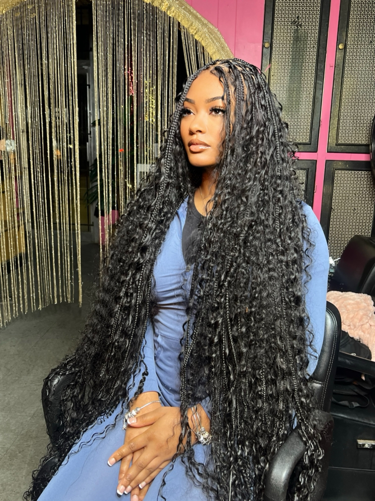 Small “BUSSDOWN KNOTLESS 🧜🏾♀️🦋”