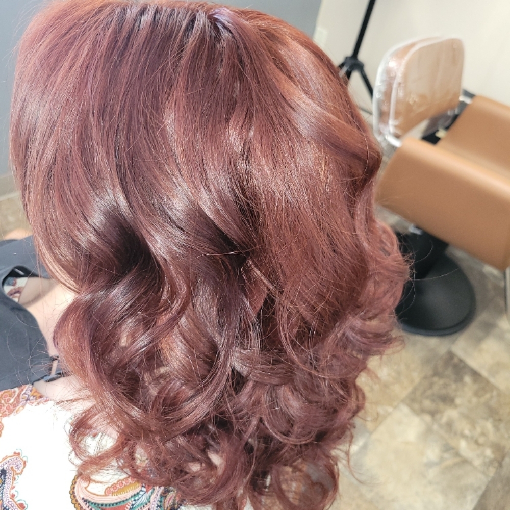 Shampoo, Cut & thermal Style at Dye Pretty Salon in Worthington, MN