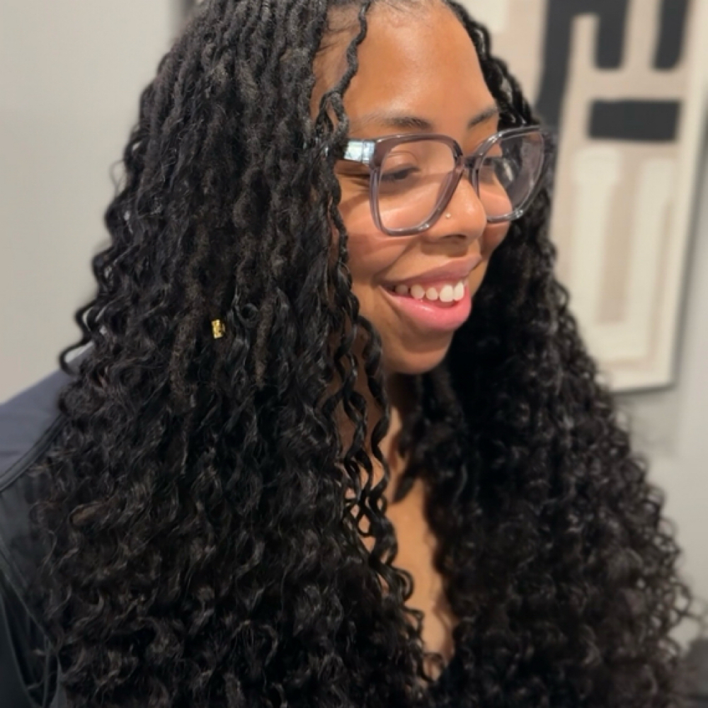 Miracle knots & Real Loc Retwist at ZaviaMonet Studios in Odenton, MD