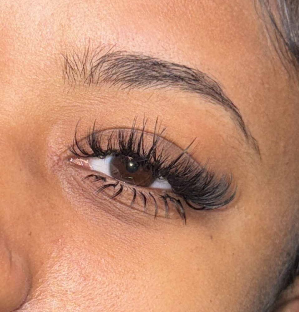 Custom Wispy Hybrid Lash Set