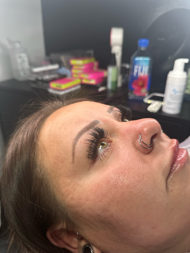 Bottom Lashes at Alluring Eyecon Aesthetics in St. Louis, MO
